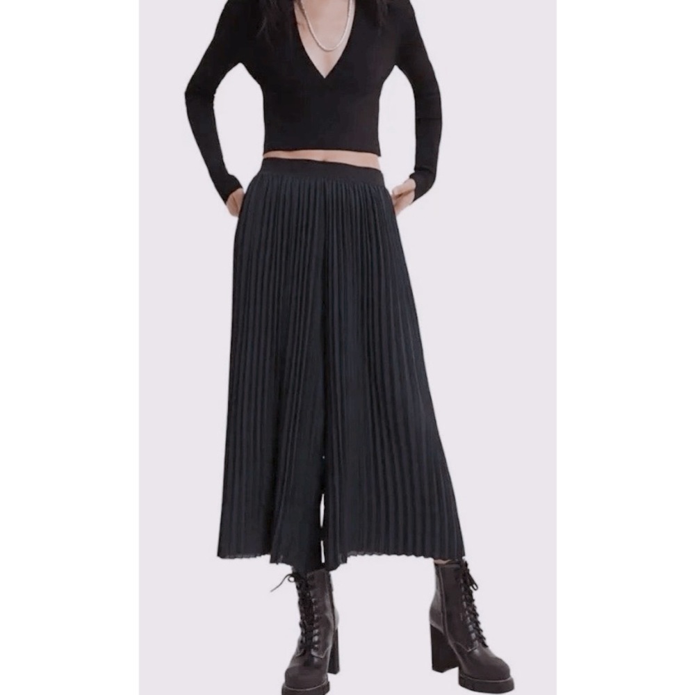 ZARA Wide Leg Pleated Cropped Pants Size XS